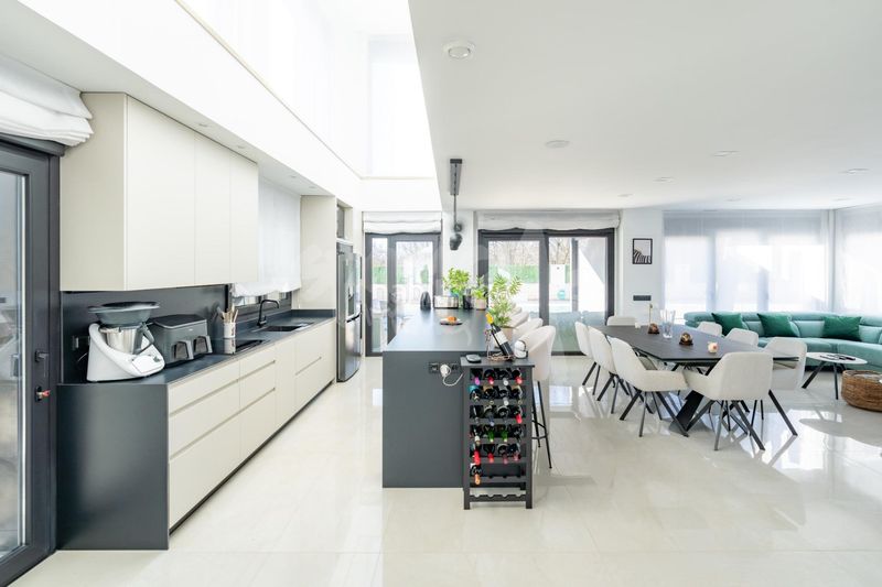 Foto 7e2bb227-494e-42d1-a37e-5faa7002f4e5. Xalet amb aparcament piscina a Colmenarejo