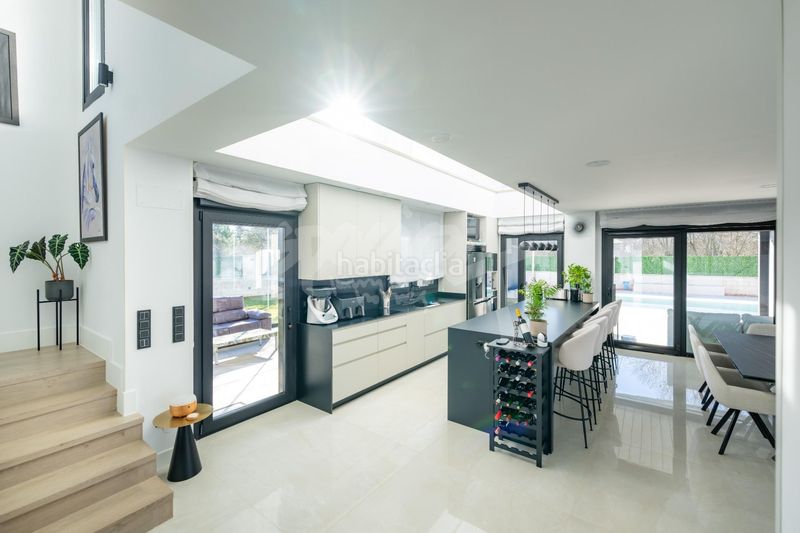 Foto 82e3a1f6-4c82-4b5e-bb1f-90c0dbb62680. Xalet amb aparcament piscina a Colmenarejo