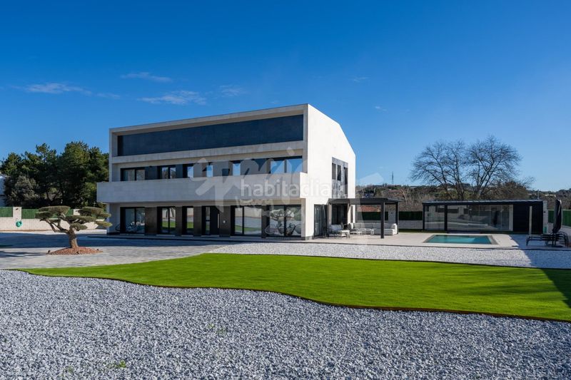 Foto 9562a0f6-3e26-47f6-851d-57a0f51a029a. Xalet amb aparcament piscina a Colmenarejo