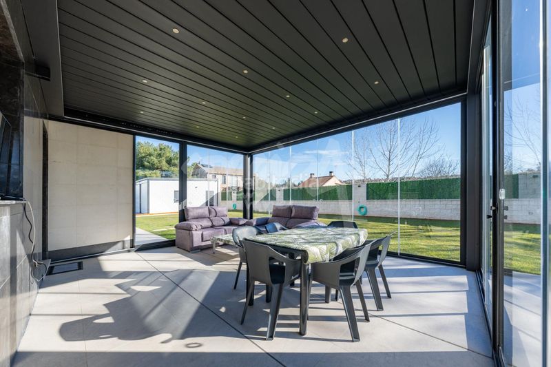 Foto 97a2e0b4-f868-4e2c-92ce-d342b723d1ec. Xalet amb aparcament piscina a Colmenarejo