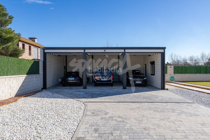 Foto 9fcd2ec0-faad-4f75-adeb-d4181246047f. Xalet amb aparcament piscina a Colmenarejo