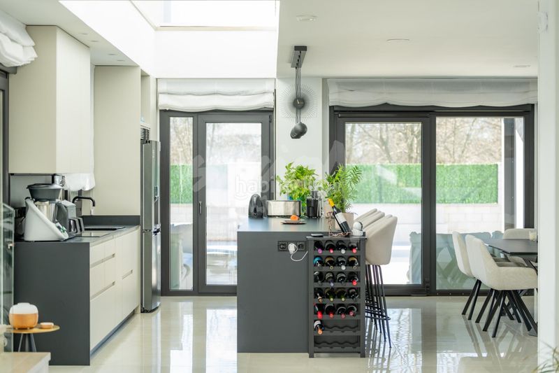 Foto fcc009cc-8ed1-462b-92fd-c10edc22f052. Xalet amb aparcament piscina a Colmenarejo