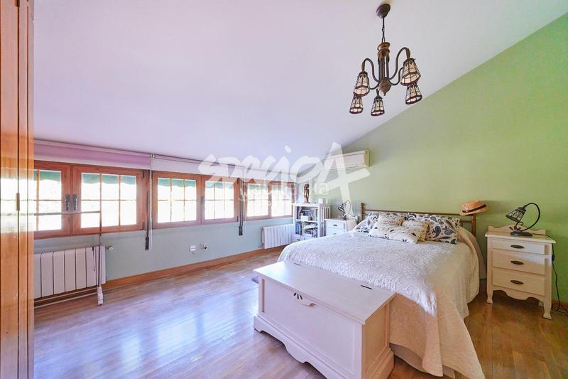 Foto 8c46d753-cbd3-4c61-8f1c-ee24aa238e7c. Xalet amb calefacció aparcament piscina a La Chopera Rozas de Madrid (Las)