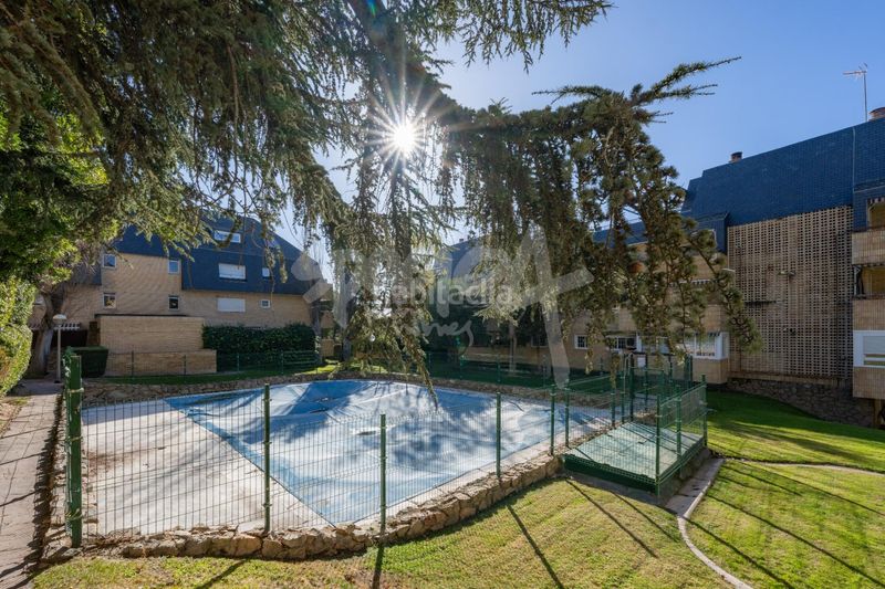 Foto ae5fffad-32c9-4b3b-b171-0015d35de2c3. Pis amb calefacció aparcament piscina a Casco Antiguo Majadahonda