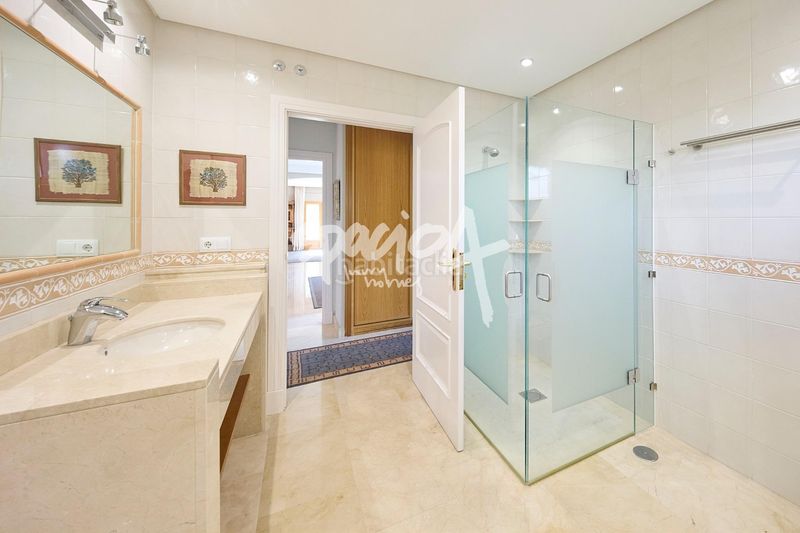 Foto d8ea0779-3b0b-4b7e-922e-74e46f067740. Xalet amb calefacció aparcament piscina a La Chopera Rozas de Madrid (Las)