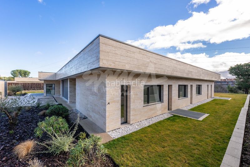 Foto 24289418-4b39-4b75-908b-df4c1a3a602e. Xalet amb piscina a Las Lomas Boadilla del Monte