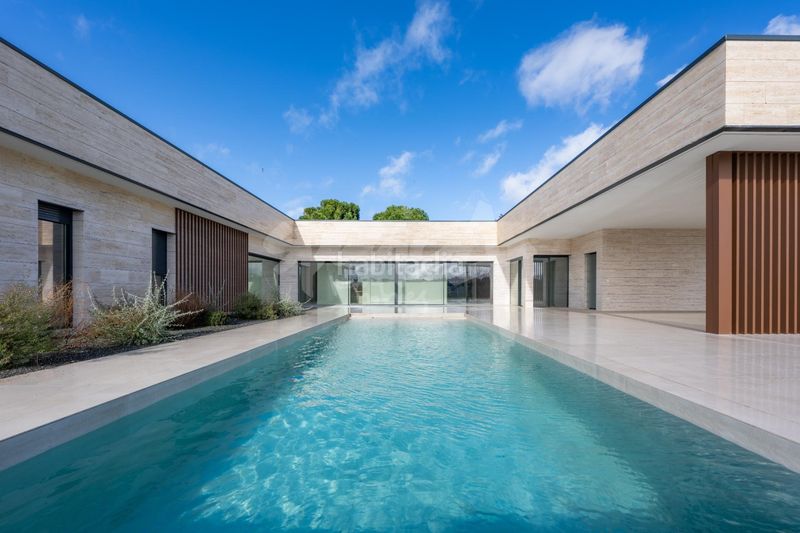 Foto 6d5bdcb1-feb7-490a-a8e3-2dda64ed3e2a. Xalet amb piscina a Las Lomas Boadilla del Monte