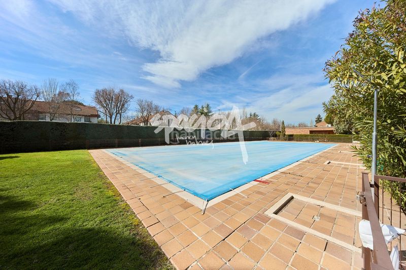 Foto 100d1df9-11e2-4e67-b6ad-9ffa5b784cd2. Pis amb calefacció aparcament piscina a El Pinar-Punta Galea Rozas de Madrid (Las)