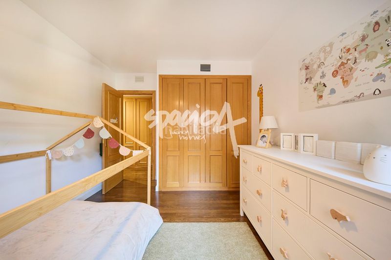 Foto 88a93ffc-82ca-4a8d-86ce-cb031ed794a0. Pis amb calefacció aparcament piscina a El Pinar-Punta Galea Rozas de Madrid (Las)