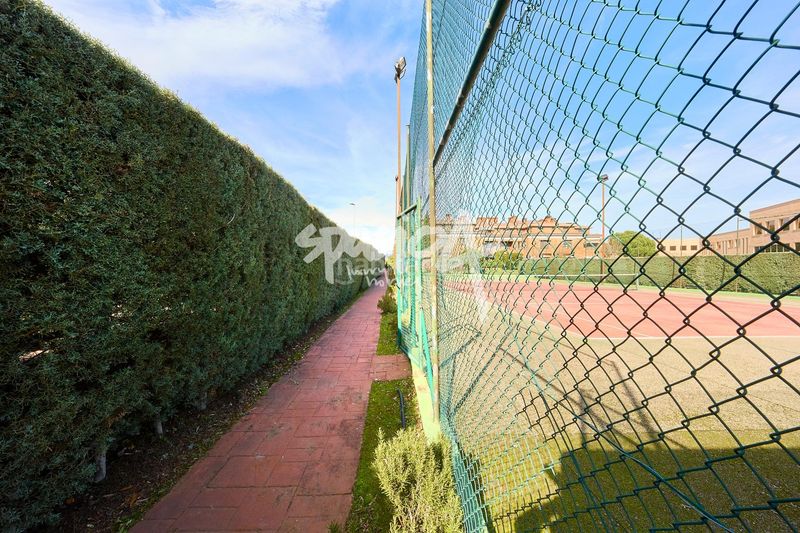 Foto b10fb943-89bb-42ad-b4b3-d41018f950ca. Pis amb calefacció aparcament piscina a El Pinar-Punta Galea Rozas de Madrid (Las)