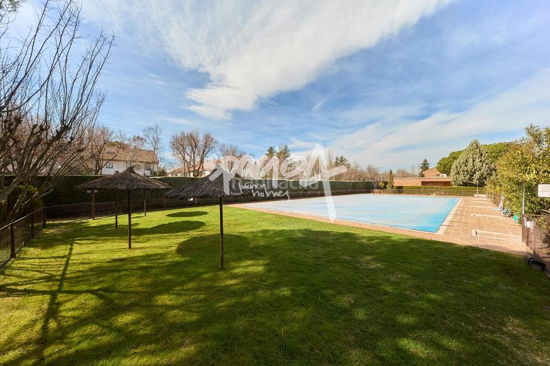 Foto b2a1dea0-21b5-4c17-8f6f-44532d73d1c4. Pis amb calefacció aparcament piscina a El Pinar-Punta Galea Rozas de Madrid (Las)
