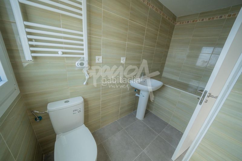 Foto a07d2b4e-99b0-40e3-9f39-f968abcc73f4. Etagenwohnung mit heizung parking in Méntrida