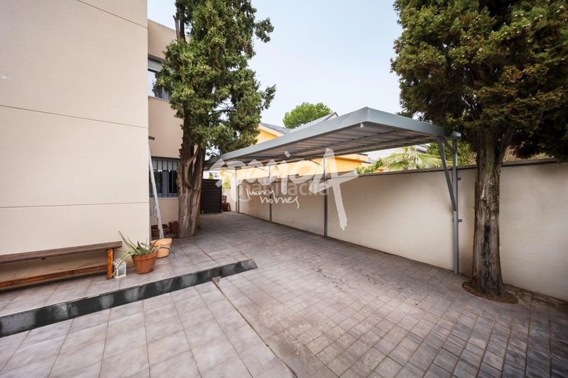 Foto bcbe0d44-6da1-44ef-ac26-08f628b7ec3a. Casa aparellada amb calefacció aparcament piscina a Rozas de Madrid (Las)