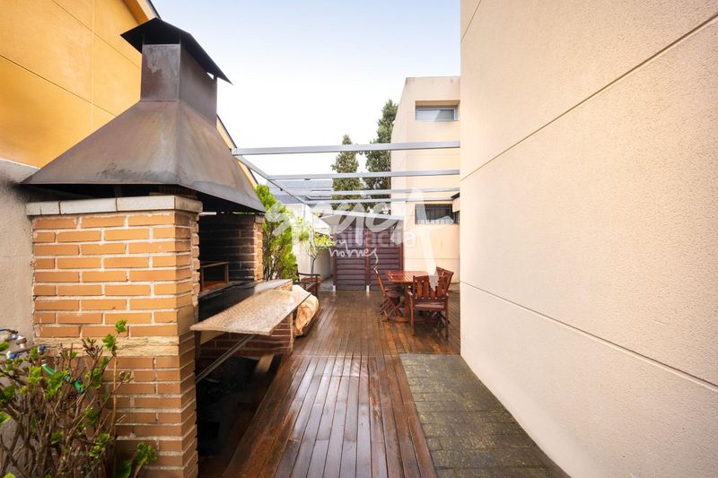 Foto ea2396b8-fc6c-4019-978a-ff0c4f40df05. Casa aparellada amb calefacció aparcament piscina a Rozas de Madrid (Las)