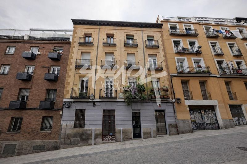 Foto f8fc8d5d-8a4f-4bc7-804a-be480d5cb51d. Pis amb calefacció a Embajadores-Lavapiés Madrid