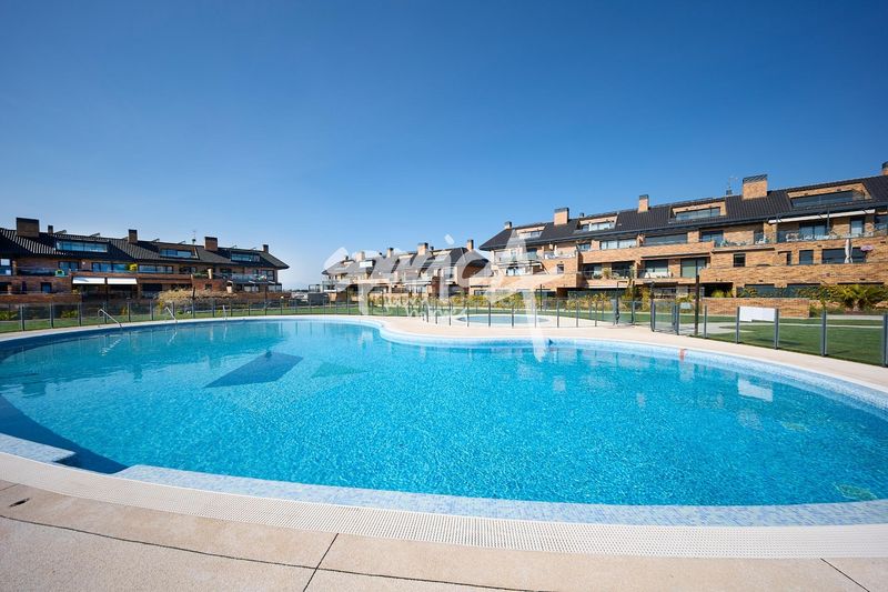 Foto 0495710a-1865-4ea9-bafd-df4cb923de2c. Àtic amb calefacció aparcament piscina a Valenoso Boadilla del Monte