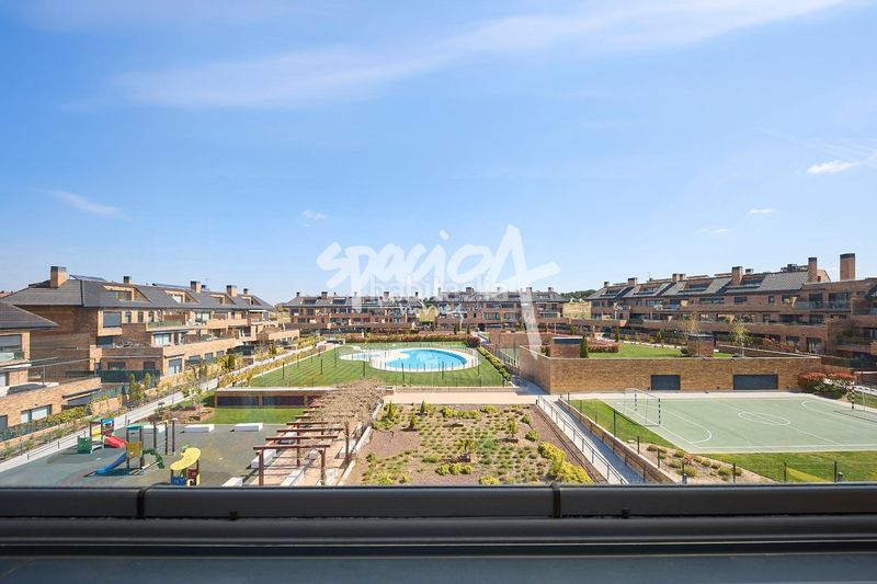Foto 4c27ad5b-e317-42a1-8504-3cac8df97edb. Àtic amb calefacció aparcament piscina a Valenoso Boadilla del Monte