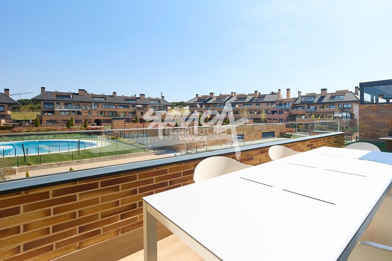 Foto a77f64b5-9328-46d2-a78e-a2d1f0516e45. Àtic amb calefacció aparcament piscina a Valenoso Boadilla del Monte