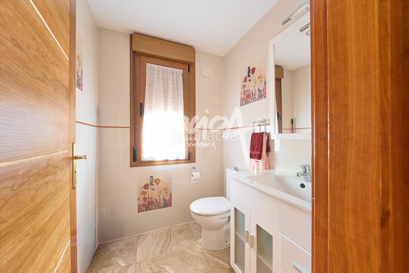 Foto 5835b275-6b5a-4296-9aa1-b34a0affc2ee. Xalet amb calefacció aparcament piscina a Centro-Manguilla Escorial (El)