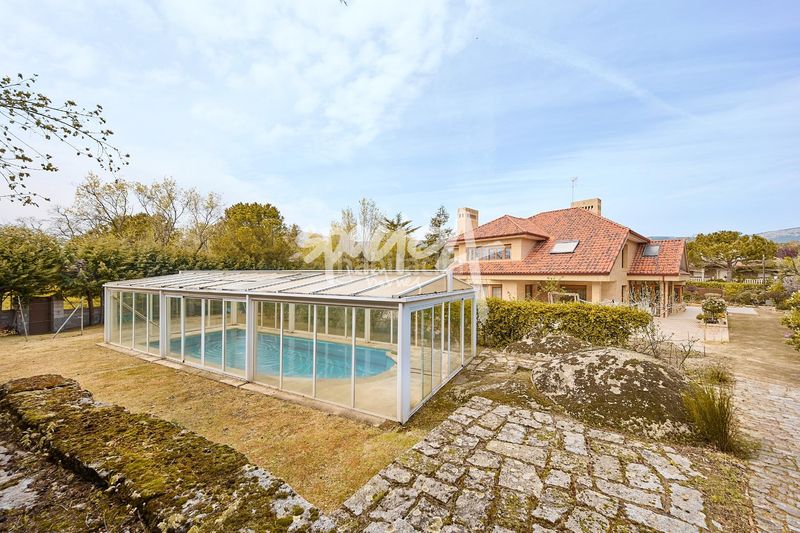Foto a5e3da6b-1f91-454f-aa5c-d72bfdb54cad. Xalet amb calefacció aparcament piscina a Centro-Manguilla Escorial (El)