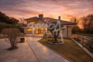 Chalet  Calle de santander. Exclusividad, confort y naturaleza