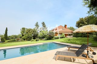 Miete Chalet in Valdepastores-Las Encinas. Exclusividad y privacidad villa de lujo con amplia parcela y pis