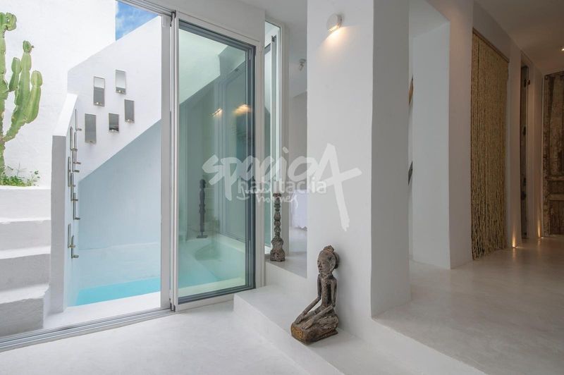Foto cb2dab59-04dd-4d99-8702-83aab198a1c3. Xalet amb piscina a Marbesa Marbella