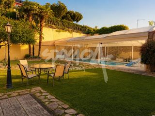 Chalet in Abantos-Carmelitas. Chalet independiente con piscina cubierta