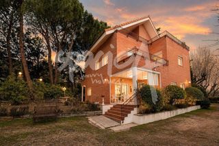 Chalet  Calle de los manzanos. Exclusivo chalet independiente