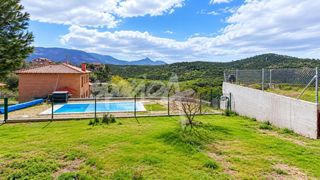 Xalet  Pinosilla. Chalet independiente con piscina salina y vistas a la almenara