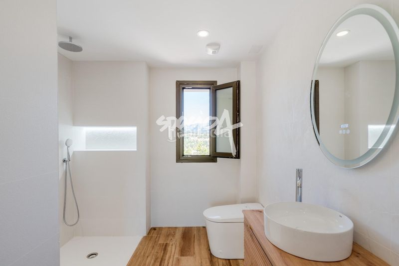 Foto e608069d-75bf-42b1-9fbd-c300da0c5308. Casa aparellada amb calefacció aparcament piscina a Miraflores de la Sierra