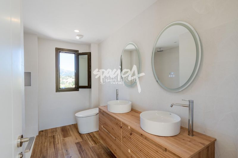 Foto e7dfbdfc-da05-491d-acc4-db312091eda5. Casa aparellada amb calefacció aparcament piscina a Miraflores de la Sierra