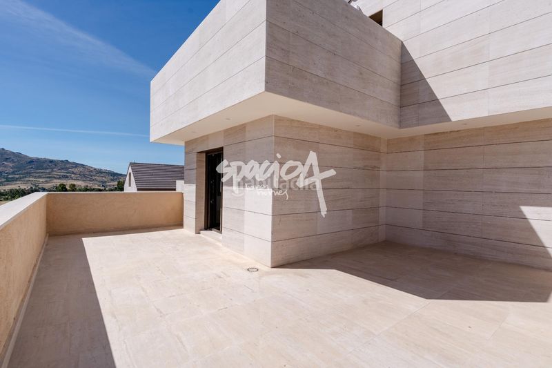 Foto f663a7d1-d745-4d09-9c6f-583503dfa2cf. Casa aparellada amb calefacció aparcament piscina a Miraflores de la Sierra