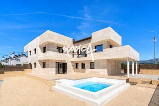 Casa aparellada  Calle del solano. Exclusividad, diseño y eficiencia en una vivienda de obra nueva