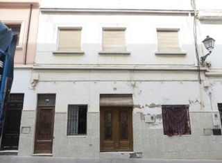 Pis  Centelles. Vivienda inquiokupada