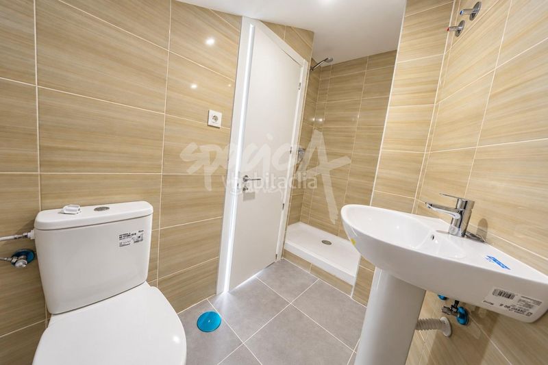 Foto ea1695aa-5716-46d5-b06e-e1586a94843b. Pis amb calefacció aparcament a Méntrida