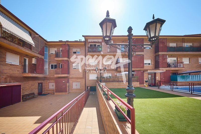 Foto 4d8e82d7-4b64-4c3e-9d3d-a5789c33ac04. Pis amb calefacció aparcament piscina a Casa Amarilla Galapagar