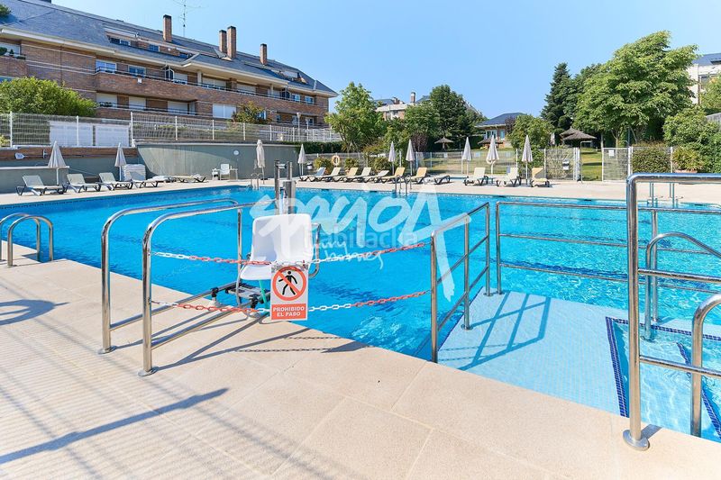 Foto 85028b84-367c-4c5c-b1ac-d0be725584ea. Àtic amb calefacció aparcament piscina a Monte el Pilar Majadahonda