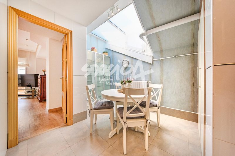 Foto a2642bd5-9811-402c-9609-726231cee35b. Àtic amb calefacció aparcament piscina a Monte el Pilar Majadahonda