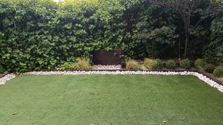 Rent Flat  Calle calle mercedes formica. Un bajo con jardín para disfrutar de cada estación del año en el