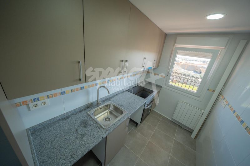 Foto 185aa2fa-3575-45b8-be06-d37c023e92e1. Pis amb calefacció aparcament a Méntrida