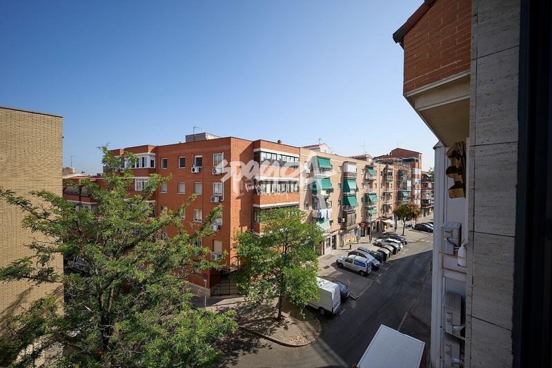 Foto 1f898fec-a330-4807-9757-b6651ac33586. Apartament amb calefacció aparcament piscina a Buena Vista Madrid