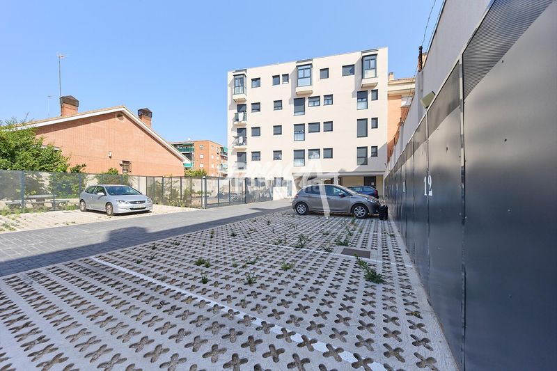 Foto 83aacd14-82b6-47eb-8b9c-97f3a8f7a6fd. Apartament amb calefacció aparcament piscina a Buena Vista Madrid