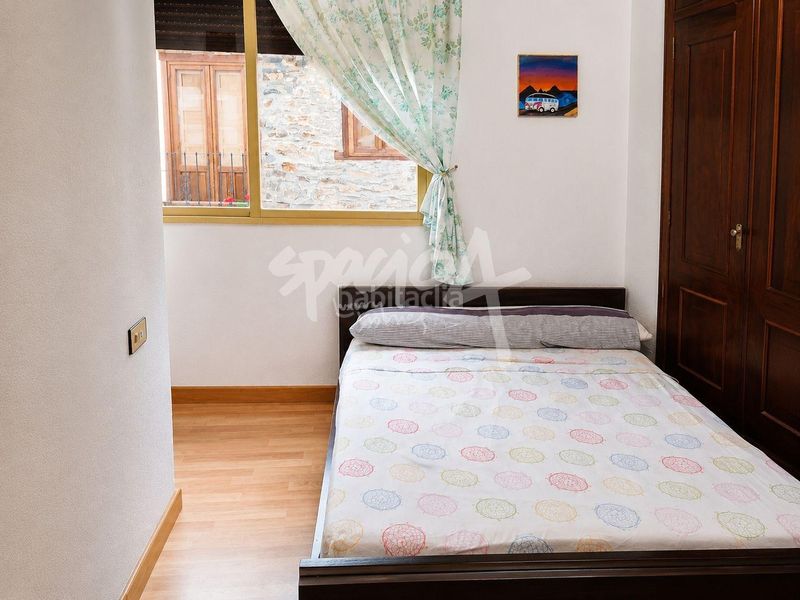 Foto f9a8cd56-ea20-4873-a46f-652ed5dbfa3f. Casa amb calefacció a Área Rural Sur Ponferrada