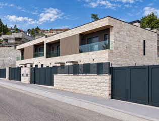 Casa bifamiliare in Calle illa de ons-san salvador 0. Obra nueva en venta en a caeira, poio, pontevedra