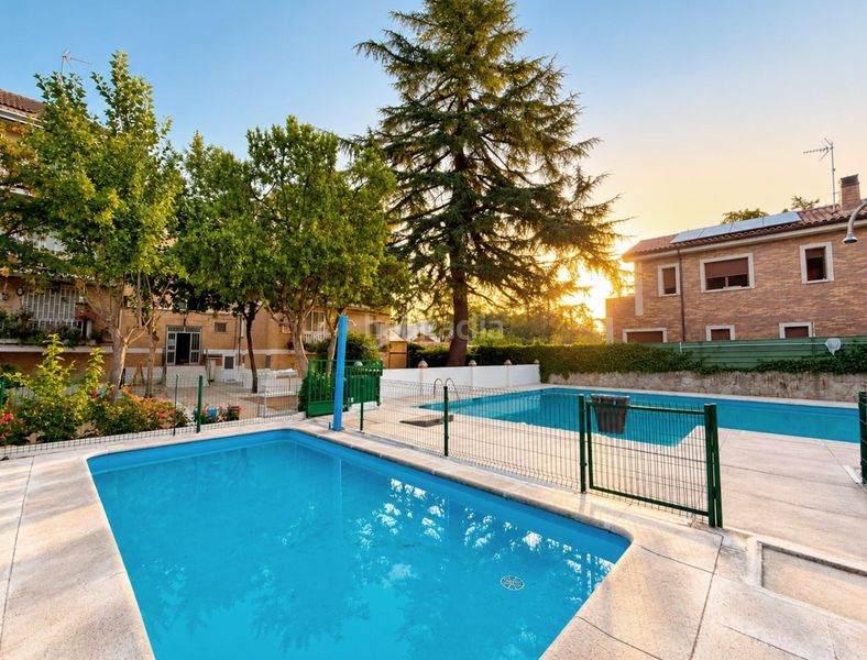 Foto dc0a0b1b-61b0-4558-bf70-9f045e69c759. Lloguer pis amb aparcament piscina a La Canaleja Galapagar