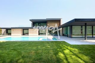 Chalet  Calle calle jaras. Villa de lujo en venta en boadilla con piscina privada