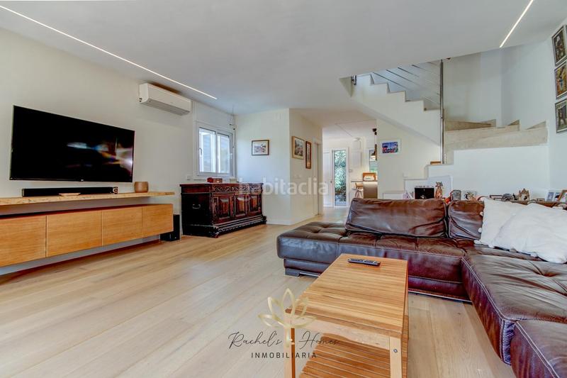Foto 57eb3382-26fb-4830-907b-1bd25c97e02f. Casa adossada amb aparcament a les botigues de Sitges Sitges