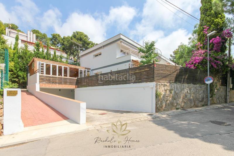 Foto ab7abf81-a7ce-4e7c-b017-3d2f76010c70. Casa adossada amb aparcament a les botigues de Sitges Sitges