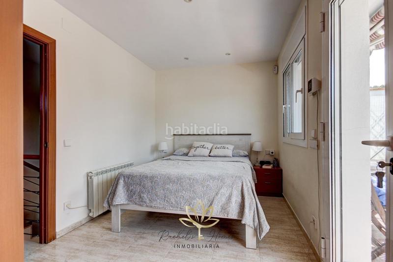 Foto af2b61b7-4753-4d41-8fa2-3fd2589f4c86. Casa adossada amb aparcament a les botigues de Sitges Sitges